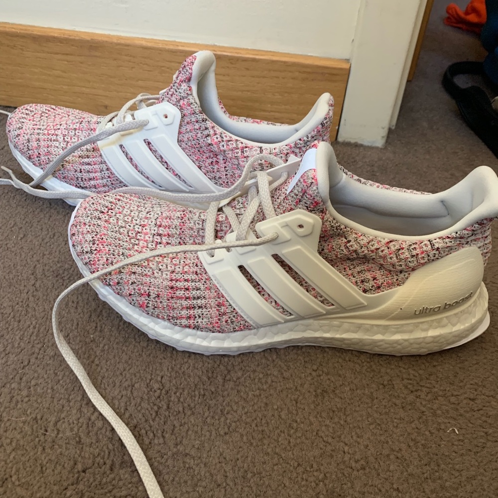 NWT ADIDAS ULTRA BOOST - size 8